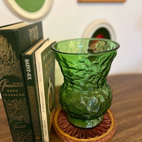 Vintage Green Textured Glass Vase – Mid-Century Style - Picture 9 of 14